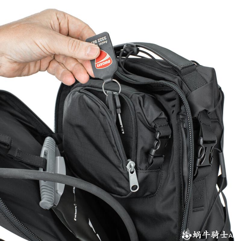 1734058512200230.jpg kriega-trail18-key-pocket.jpg