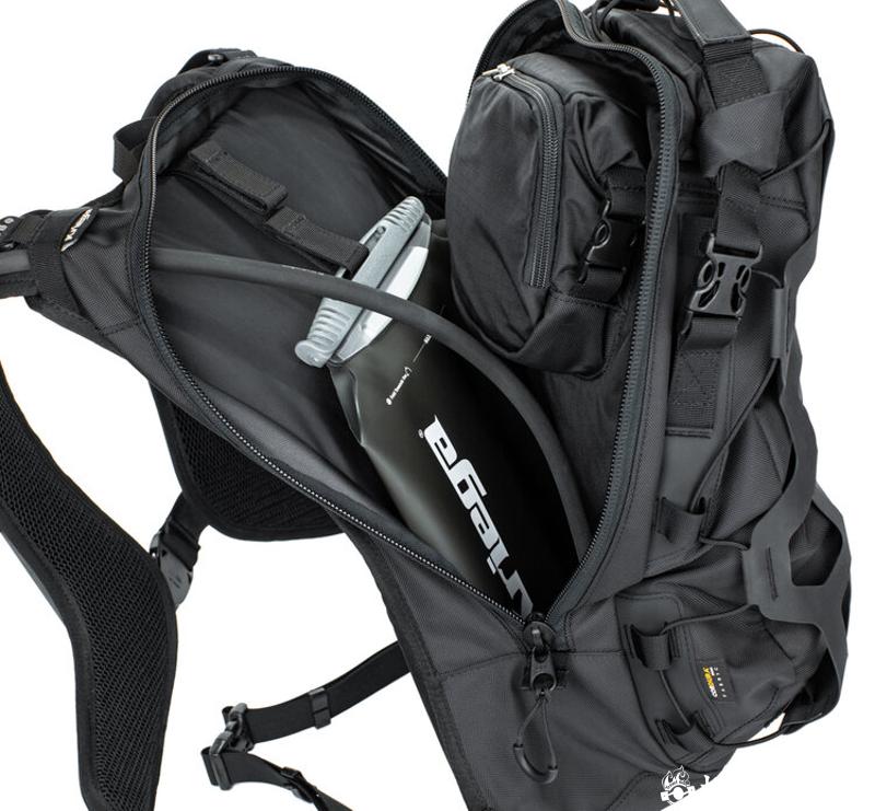 kriega-trail18-hydration-compatible.jpg